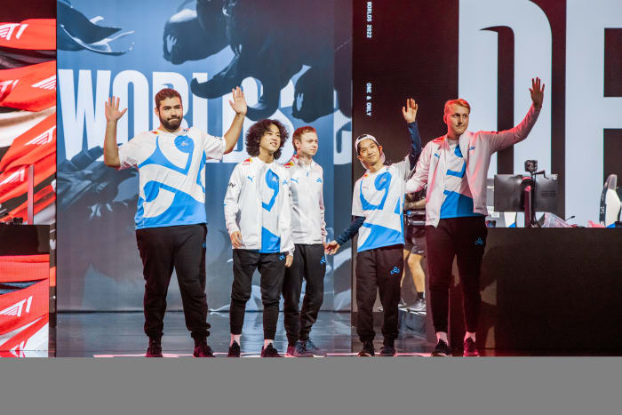 NEW YORK, NEW YORK - OCTOBER 13: Cloud9 takes a final pose onstage after their elimination at the League of Legends World Championship Groups Stage on October 13, 2022 in New York City.